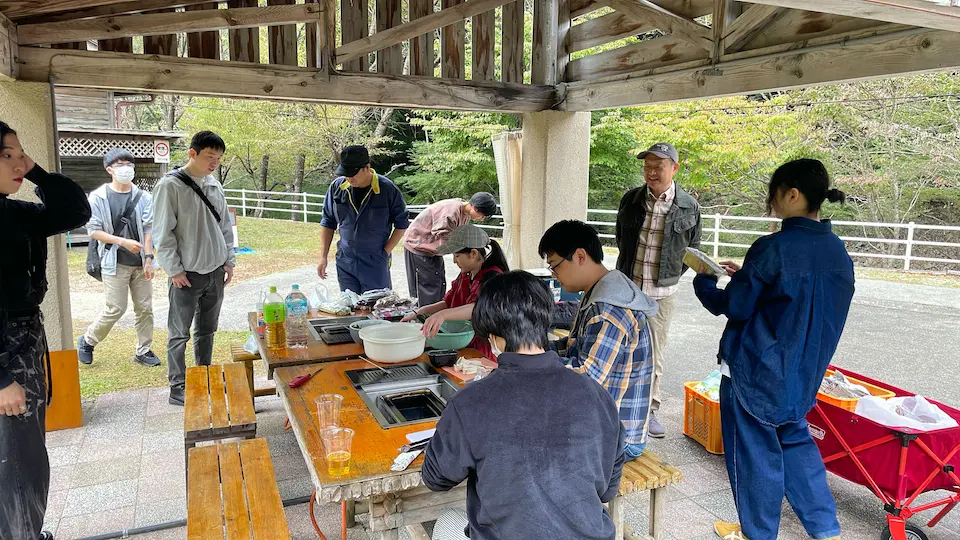 バーベキューの準備をしています。