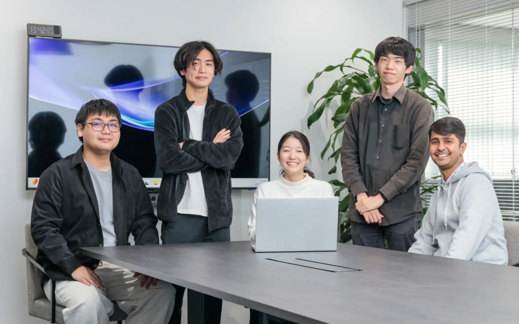 笑顔のワードシステムの若手社員たち